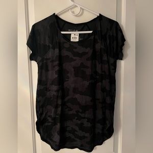 Ideology Women’s Camo Gym Tee. NWT Size Small